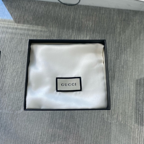 Authentic Gucci Logo 8 Card Bifold Wallet - Picture 7 of 11